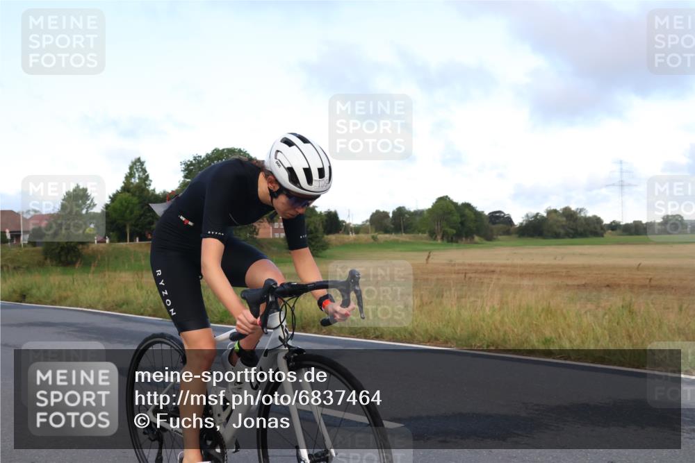 25.08.2024 - Elbe Triathlon Hamburg Fuchs,  Jonas http://msf.ph/oto/6837464 25.08.2024 08:50:18 Radfahren 109 meine-sportfotos.de
