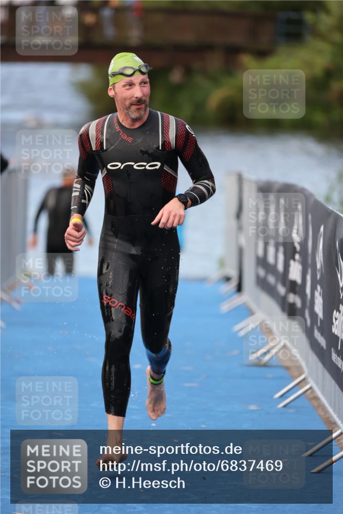 25.08.2024 - Elbe Triathlon Hamburg H.Heesch http://msf.ph/oto/6837469 25.08.2024 08:38:16 Schwimmen 53 meine-sportfotos.de