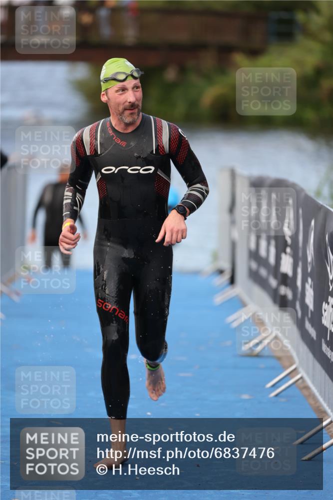 25.08.2024 - Elbe Triathlon Hamburg H.Heesch http://msf.ph/oto/6837476 25.08.2024 08:38:16 Schwimmen 53 meine-sportfotos.de