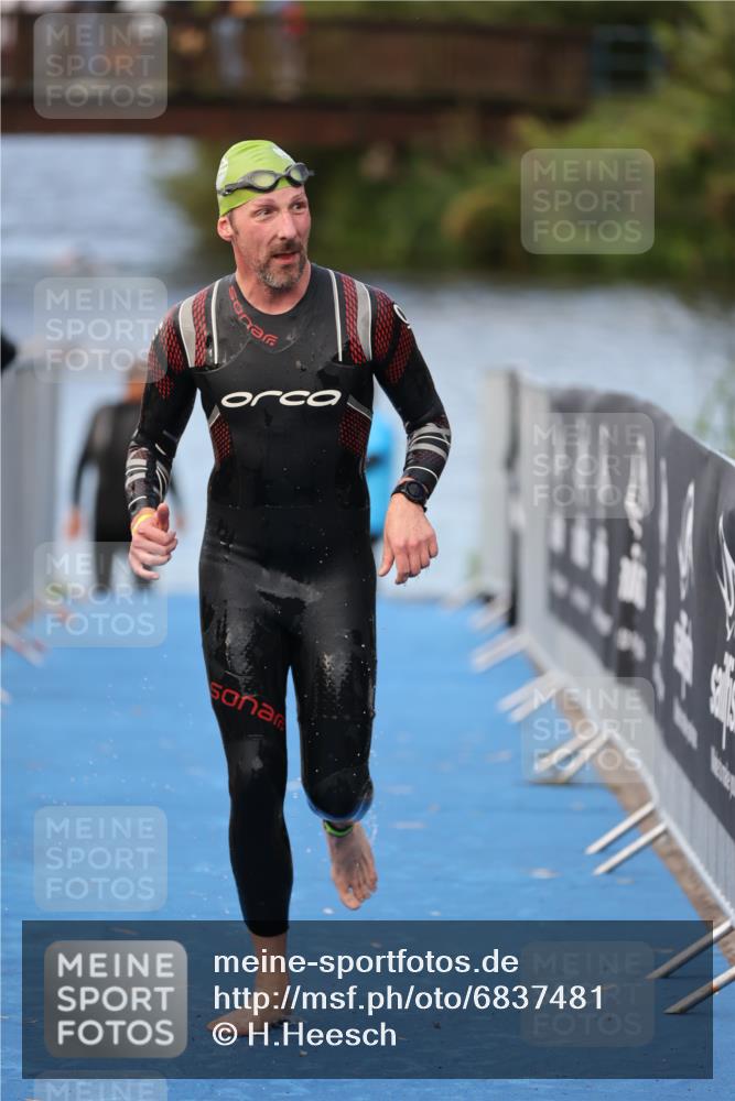 25.08.2024 - Elbe Triathlon Hamburg H.Heesch http://msf.ph/oto/6837481 25.08.2024 08:38:16 Schwimmen 53 meine-sportfotos.de