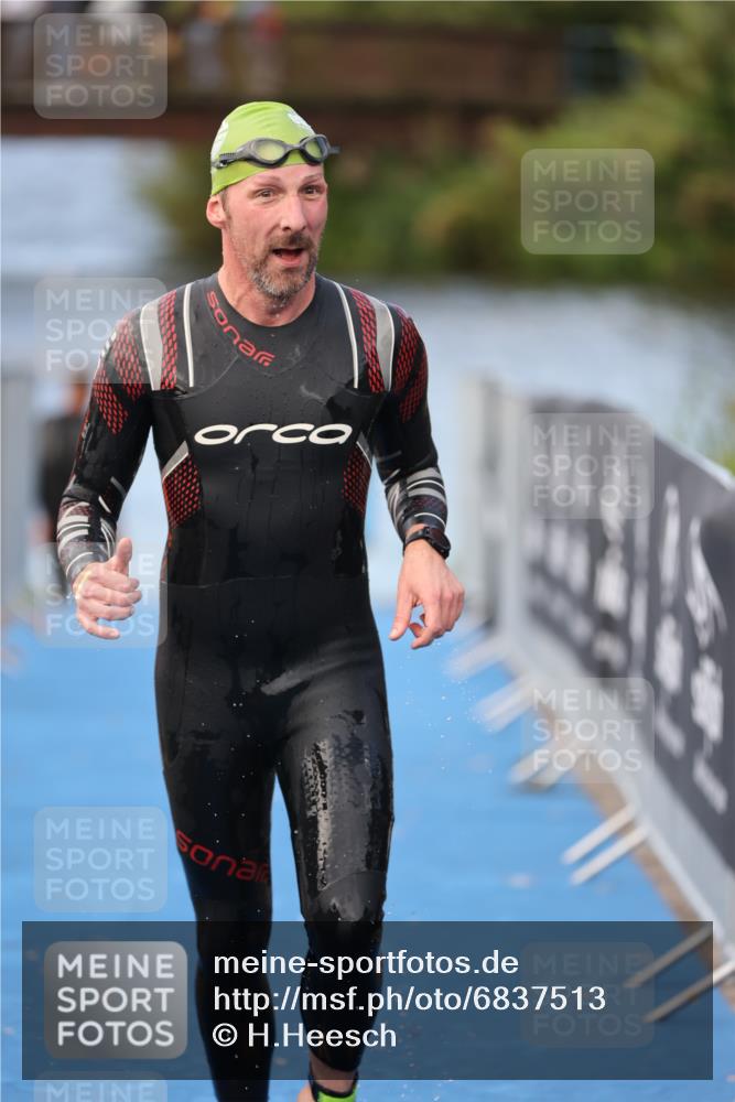 25.08.2024 - Elbe Triathlon Hamburg H.Heesch http://msf.ph/oto/6837513 25.08.2024 08:38:17 Schwimmen 53 meine-sportfotos.de