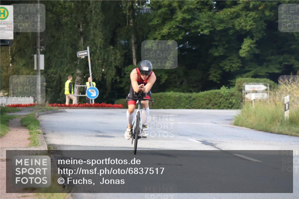 25.08.2024 - Elbe Triathlon Hamburg Fuchs,  Jonas http://msf.ph/oto/6837517 25.08.2024 08:50:42 Radfahren 78 meine-sportfotos.de