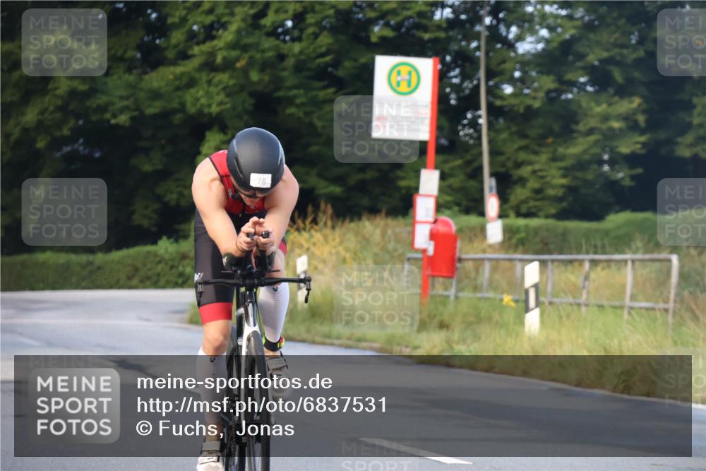 25.08.2024 - Elbe Triathlon Hamburg Fuchs,  Jonas http://msf.ph/oto/6837531 25.08.2024 08:50:43 Radfahren 78 meine-sportfotos.de