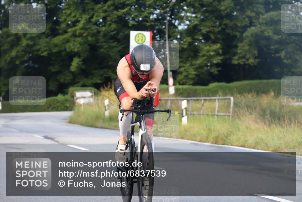 25.08.2024 - Elbe Triathlon Hamburg Fuchs,  Jonas http://msf.ph/oto/6837539 25.08.2024 08:50:43 Radfahren 78 meine-sportfotos.de