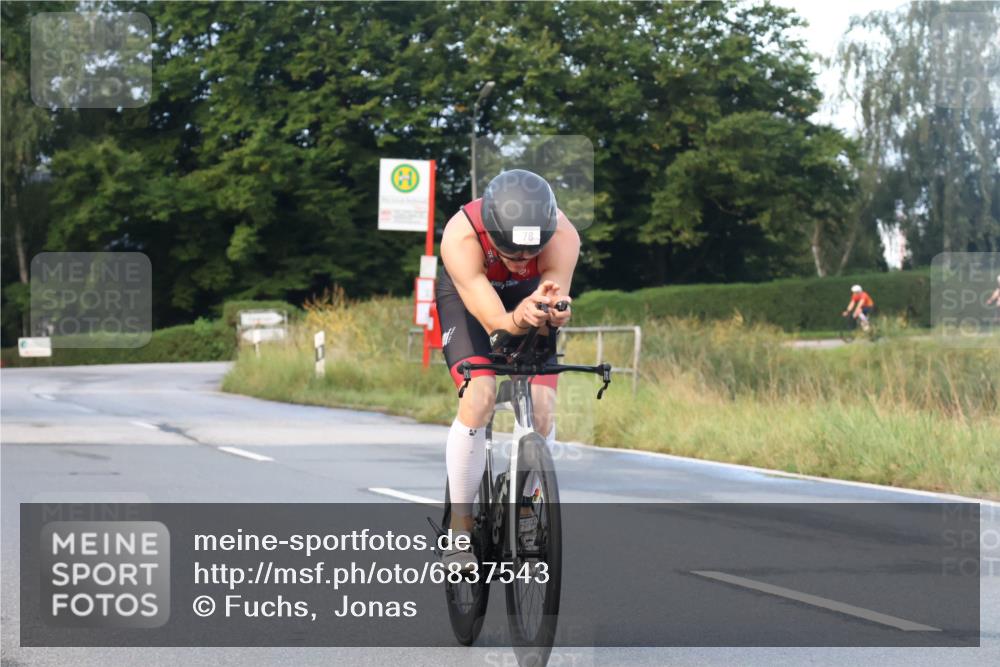 25.08.2024 - Elbe Triathlon Hamburg Fuchs,  Jonas http://msf.ph/oto/6837543 25.08.2024 08:50:43 Radfahren 78 meine-sportfotos.de