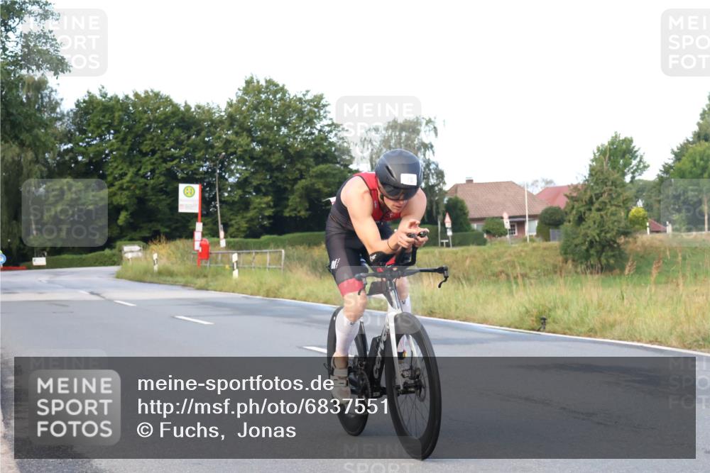 25.08.2024 - Elbe Triathlon Hamburg Fuchs,  Jonas http://msf.ph/oto/6837551 25.08.2024 08:50:44 Radfahren 78 meine-sportfotos.de