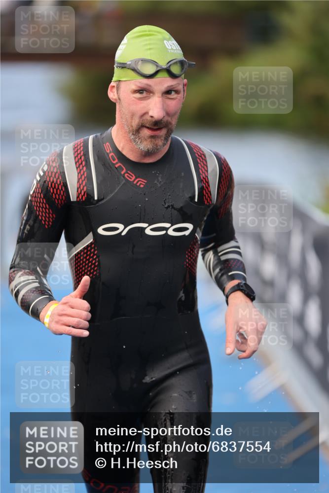 25.08.2024 - Elbe Triathlon Hamburg H.Heesch http://msf.ph/oto/6837554 25.08.2024 08:38:17 Schwimmen 53 meine-sportfotos.de