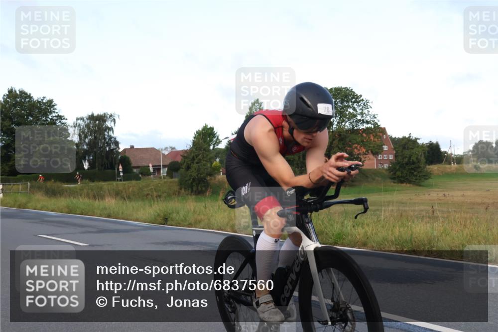 25.08.2024 - Elbe Triathlon Hamburg Fuchs,  Jonas http://msf.ph/oto/6837560 25.08.2024 08:50:44 Radfahren 78 meine-sportfotos.de