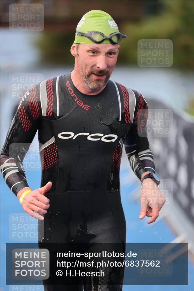 25.08.2024 - Elbe Triathlon Hamburg H.Heesch http://msf.ph/oto/6837562 25.08.2024 08:38:17 Schwimmen 53 meine-sportfotos.de