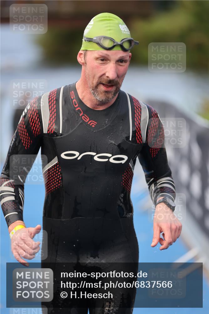 25.08.2024 - Elbe Triathlon Hamburg H.Heesch http://msf.ph/oto/6837566 25.08.2024 08:38:18 Schwimmen 53 meine-sportfotos.de