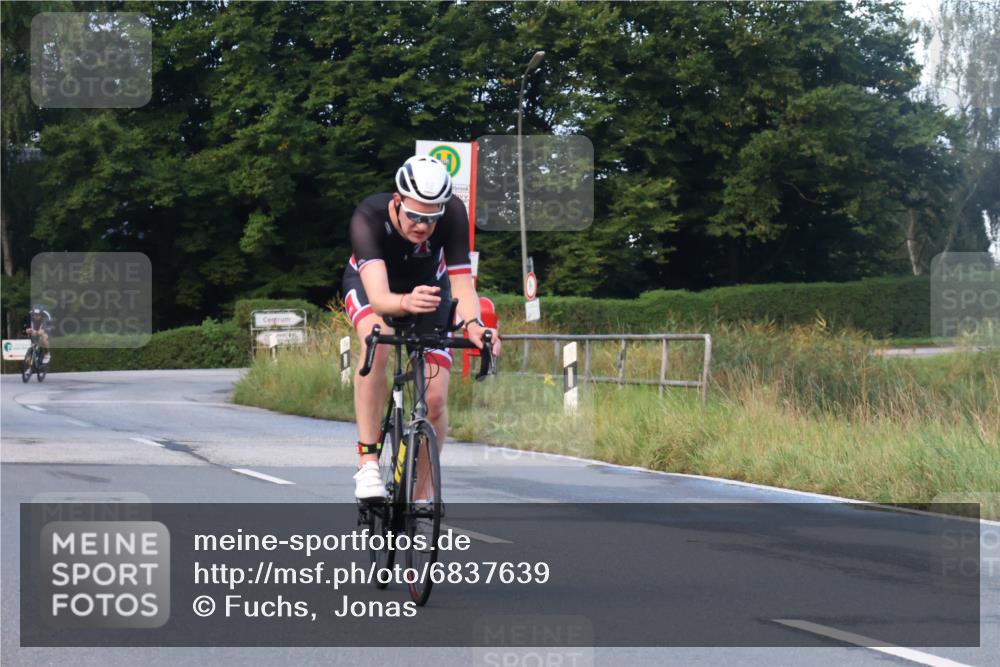 25.08.2024 - Elbe Triathlon Hamburg Fuchs,  Jonas http://msf.ph/oto/6837639 25.08.2024 08:50:55 Radfahren 68, 62, 164 meine-sportfotos.de