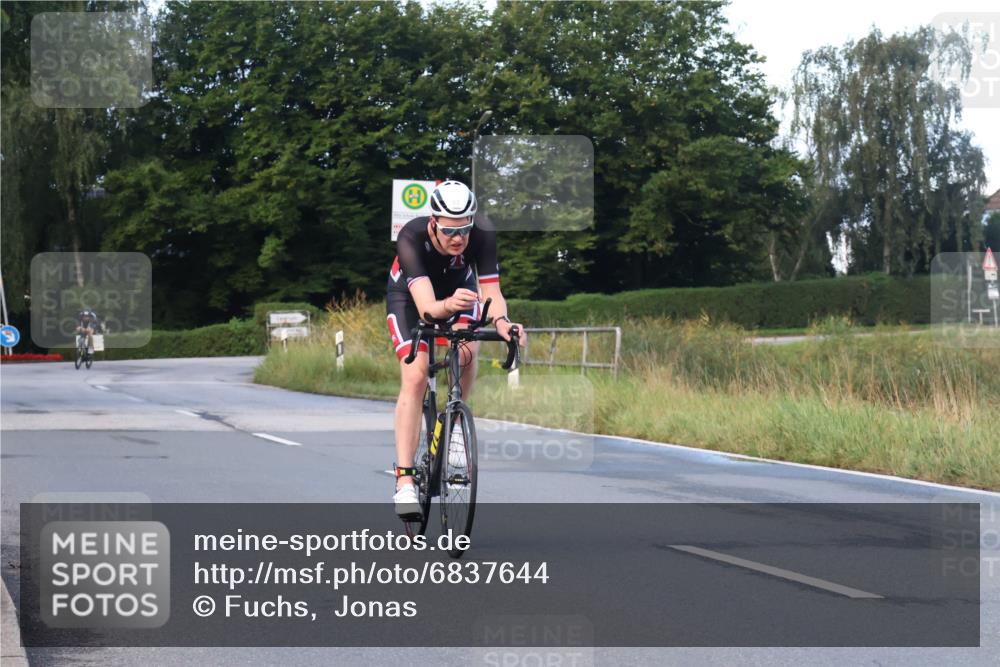 25.08.2024 - Elbe Triathlon Hamburg Fuchs,  Jonas http://msf.ph/oto/6837644 25.08.2024 08:50:56 Radfahren 68, 62, 164 meine-sportfotos.de