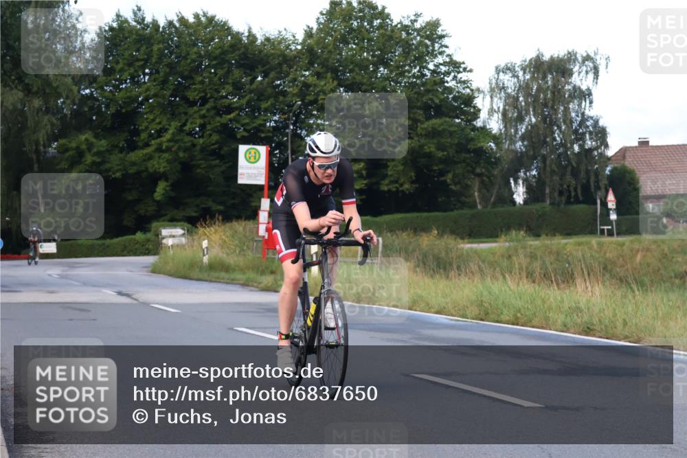 25.08.2024 - Elbe Triathlon Hamburg Fuchs,  Jonas http://msf.ph/oto/6837650 25.08.2024 08:50:56 Radfahren 68, 62, 164 meine-sportfotos.de