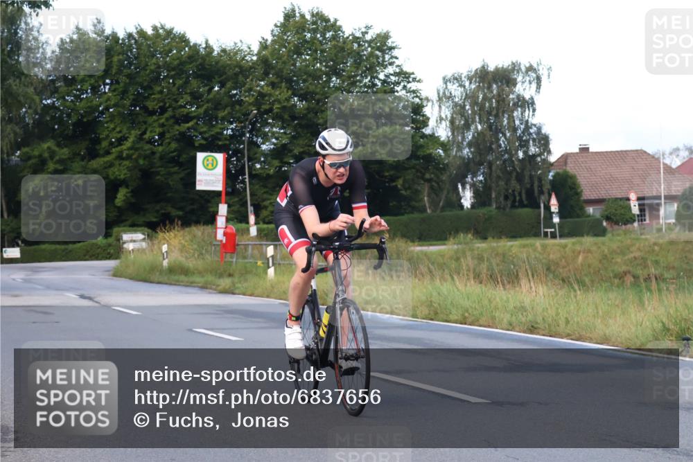 25.08.2024 - Elbe Triathlon Hamburg Fuchs,  Jonas http://msf.ph/oto/6837656 25.08.2024 08:50:56 Radfahren 68, 62, 164 meine-sportfotos.de
