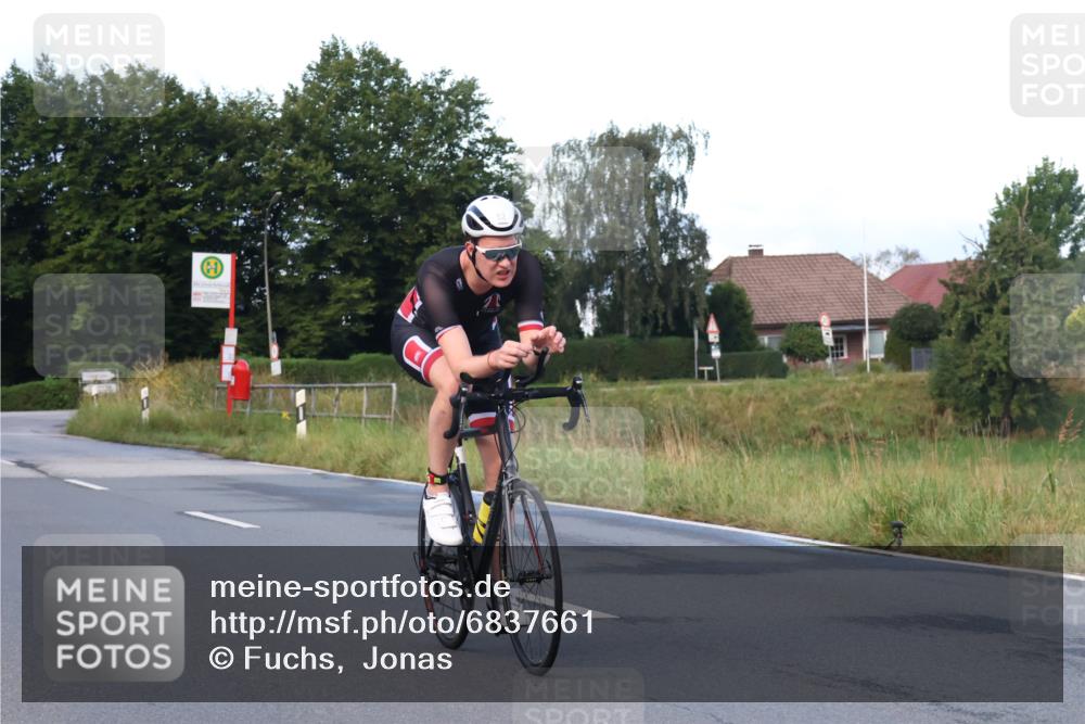 25.08.2024 - Elbe Triathlon Hamburg Fuchs,  Jonas http://msf.ph/oto/6837661 25.08.2024 08:50:56 Radfahren 68, 62, 164 meine-sportfotos.de