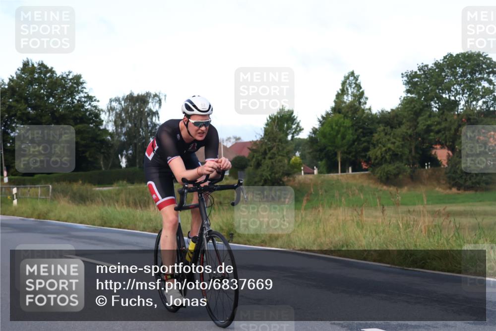 25.08.2024 - Elbe Triathlon Hamburg Fuchs,  Jonas http://msf.ph/oto/6837669 25.08.2024 08:50:56 Radfahren 68, 62, 164 meine-sportfotos.de