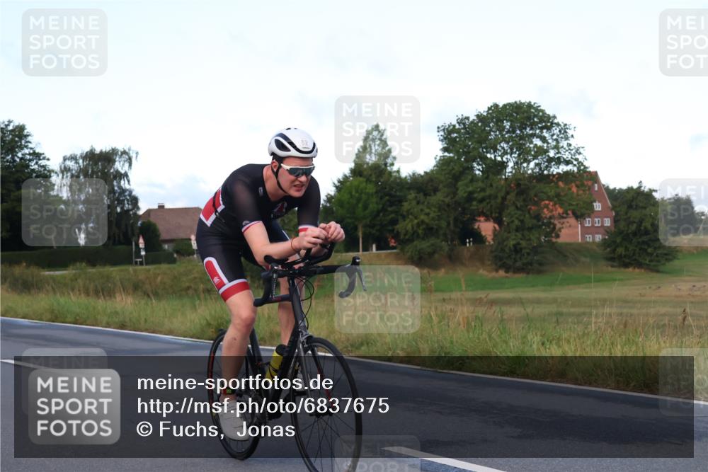 25.08.2024 - Elbe Triathlon Hamburg Fuchs,  Jonas http://msf.ph/oto/6837675 25.08.2024 08:50:56 Radfahren 68, 62, 164 meine-sportfotos.de