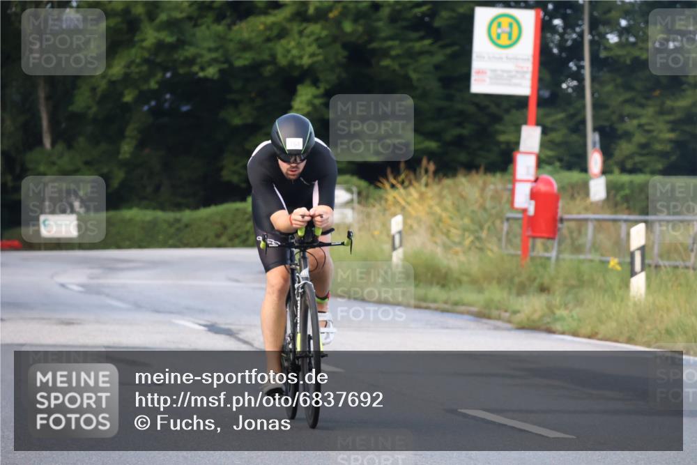 25.08.2024 - Elbe Triathlon Hamburg Fuchs,  Jonas http://msf.ph/oto/6837692 25.08.2024 08:51:01 Radfahren 62, 164 meine-sportfotos.de