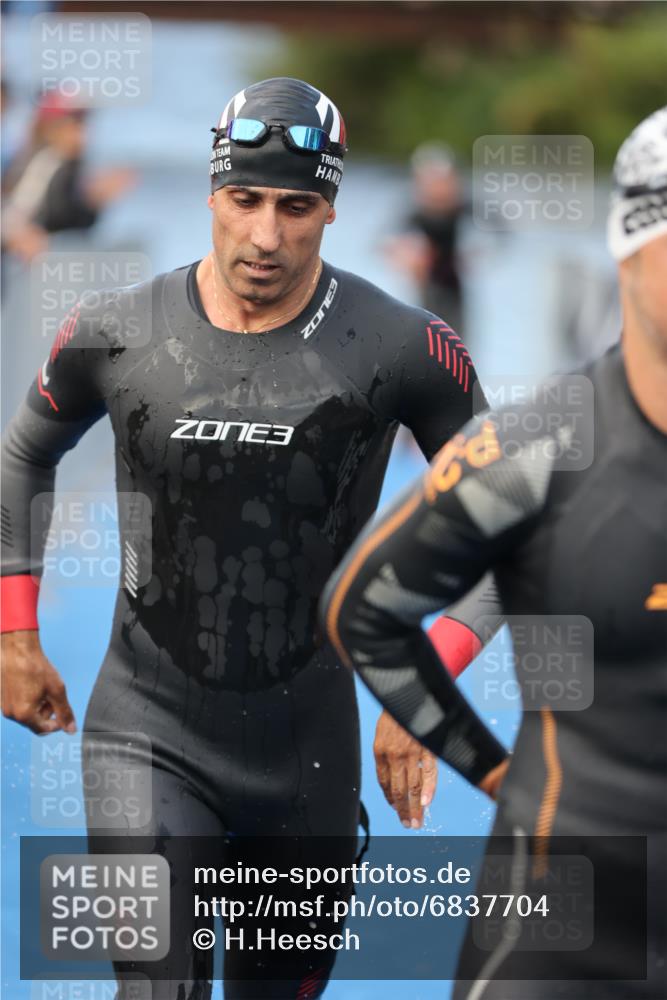 25.08.2024 - Elbe Triathlon Hamburg H.Heesch http://msf.ph/oto/6837704 25.08.2024 08:39:00 Schwimmen 66, 101, 111 meine-sportfotos.de