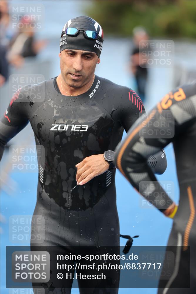 25.08.2024 - Elbe Triathlon Hamburg H.Heesch http://msf.ph/oto/6837717 25.08.2024 08:39:00 Schwimmen 66, 101, 111 meine-sportfotos.de