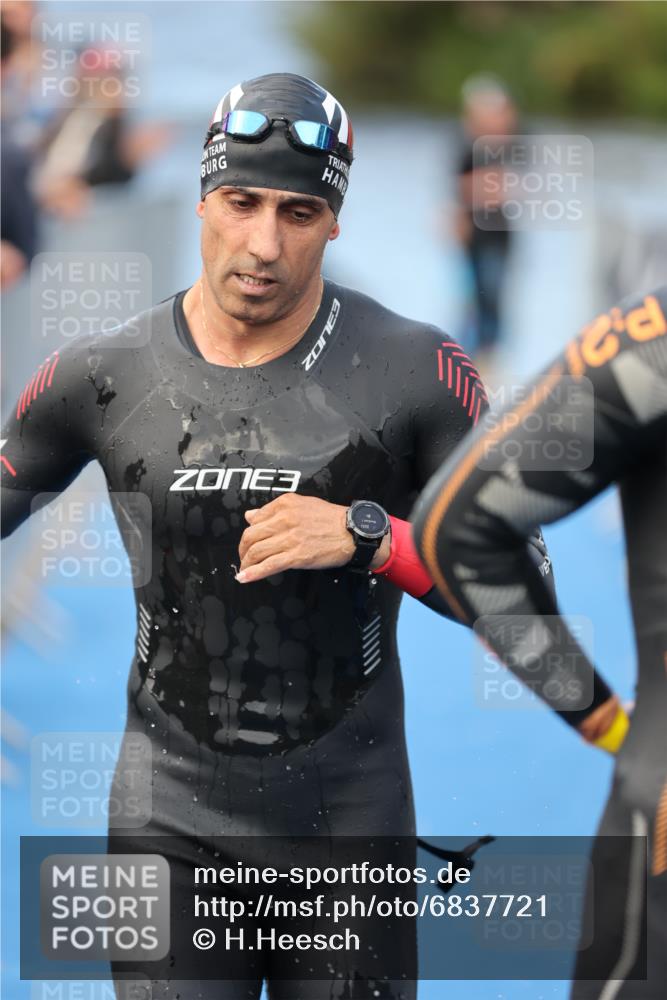 25.08.2024 - Elbe Triathlon Hamburg H.Heesch http://msf.ph/oto/6837721 25.08.2024 08:39:00 Schwimmen 66, 101, 111 meine-sportfotos.de
