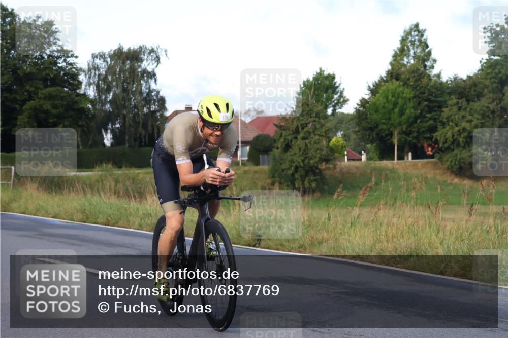25.08.2024 - Elbe Triathlon Hamburg Fuchs,  Jonas http://msf.ph/oto/6837769 25.08.2024 08:51:22 Radfahren 106 meine-sportfotos.de