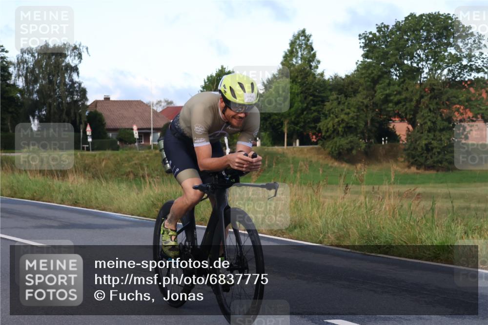 25.08.2024 - Elbe Triathlon Hamburg Fuchs,  Jonas http://msf.ph/oto/6837775 25.08.2024 08:51:22 Radfahren 106 meine-sportfotos.de