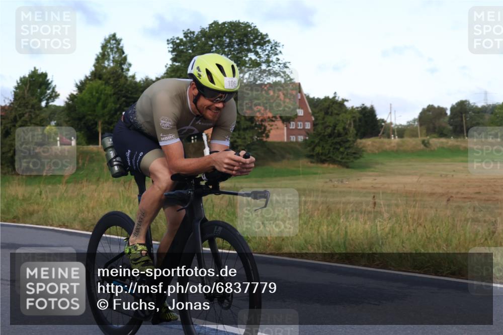 25.08.2024 - Elbe Triathlon Hamburg Fuchs,  Jonas http://msf.ph/oto/6837779 25.08.2024 08:51:22 Radfahren 106 meine-sportfotos.de