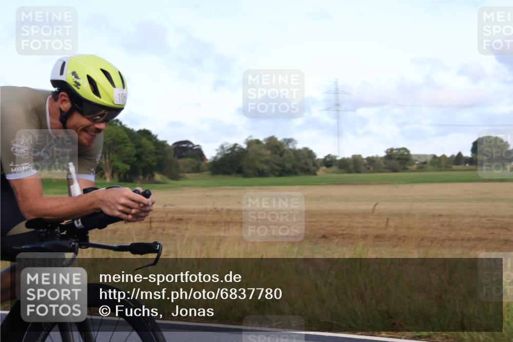 25.08.2024 - Elbe Triathlon Hamburg Fuchs,  Jonas http://msf.ph/oto/6837780 25.08.2024 08:51:22 Radfahren 106 meine-sportfotos.de