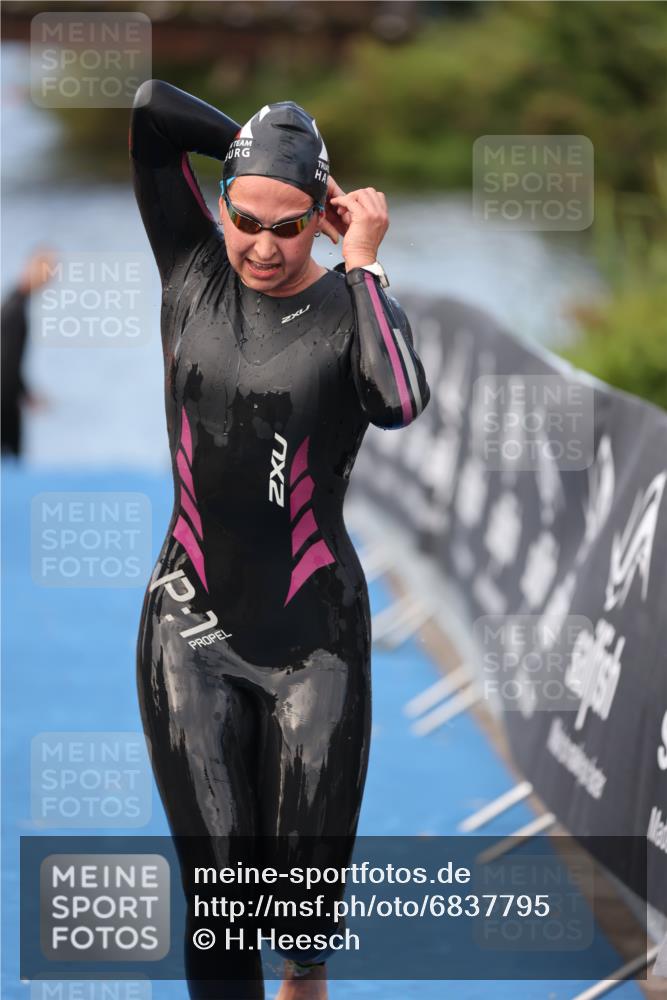 25.08.2024 - Elbe Triathlon Hamburg H.Heesch http://msf.ph/oto/6837795 25.08.2024 08:39:06 Schwimmen 66, 101, 111 meine-sportfotos.de