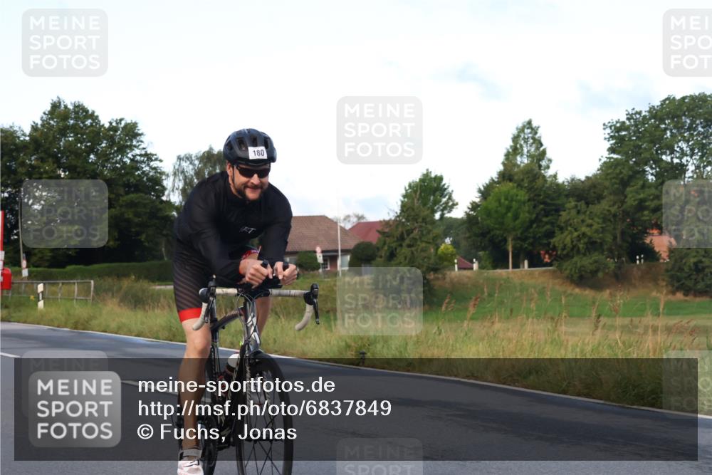 25.08.2024 - Elbe Triathlon Hamburg Fuchs,  Jonas http://msf.ph/oto/6837849 25.08.2024 08:51:40 Radfahren 180, 187 meine-sportfotos.de