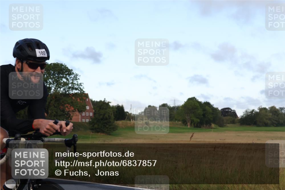 25.08.2024 - Elbe Triathlon Hamburg Fuchs,  Jonas http://msf.ph/oto/6837857 25.08.2024 08:51:40 Radfahren 180, 187 meine-sportfotos.de