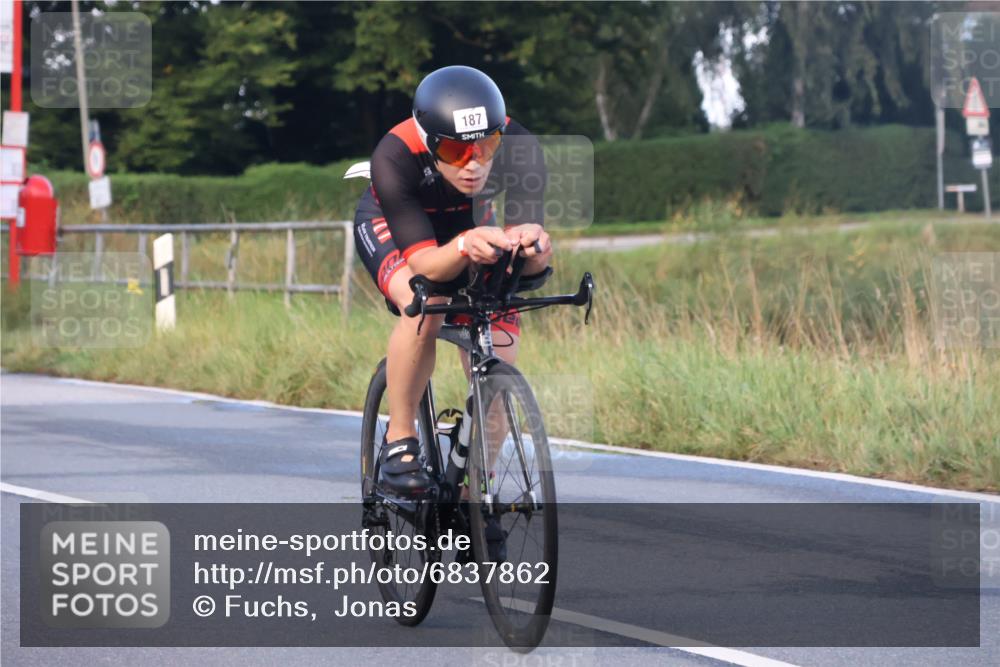 25.08.2024 - Elbe Triathlon Hamburg Fuchs,  Jonas http://msf.ph/oto/6837862 25.08.2024 08:51:42 Radfahren 180, 187 meine-sportfotos.de
