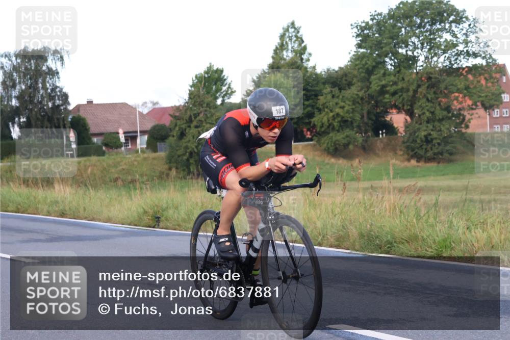 25.08.2024 - Elbe Triathlon Hamburg Fuchs,  Jonas http://msf.ph/oto/6837881 25.08.2024 08:51:43 Radfahren 180, 187 meine-sportfotos.de