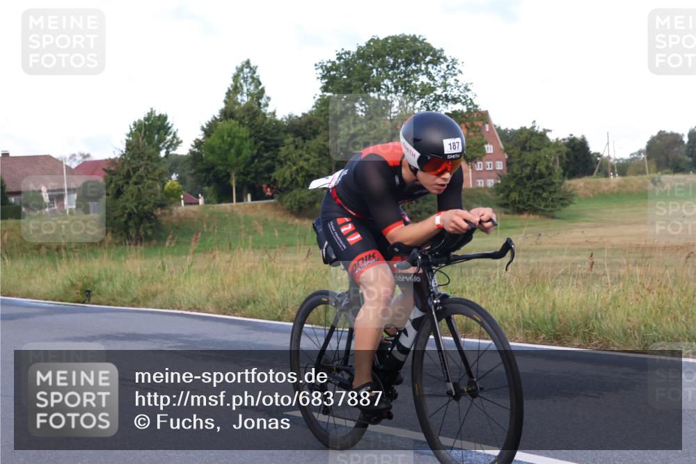 25.08.2024 - Elbe Triathlon Hamburg Fuchs,  Jonas http://msf.ph/oto/6837887 25.08.2024 08:51:43 Radfahren 180, 187 meine-sportfotos.de