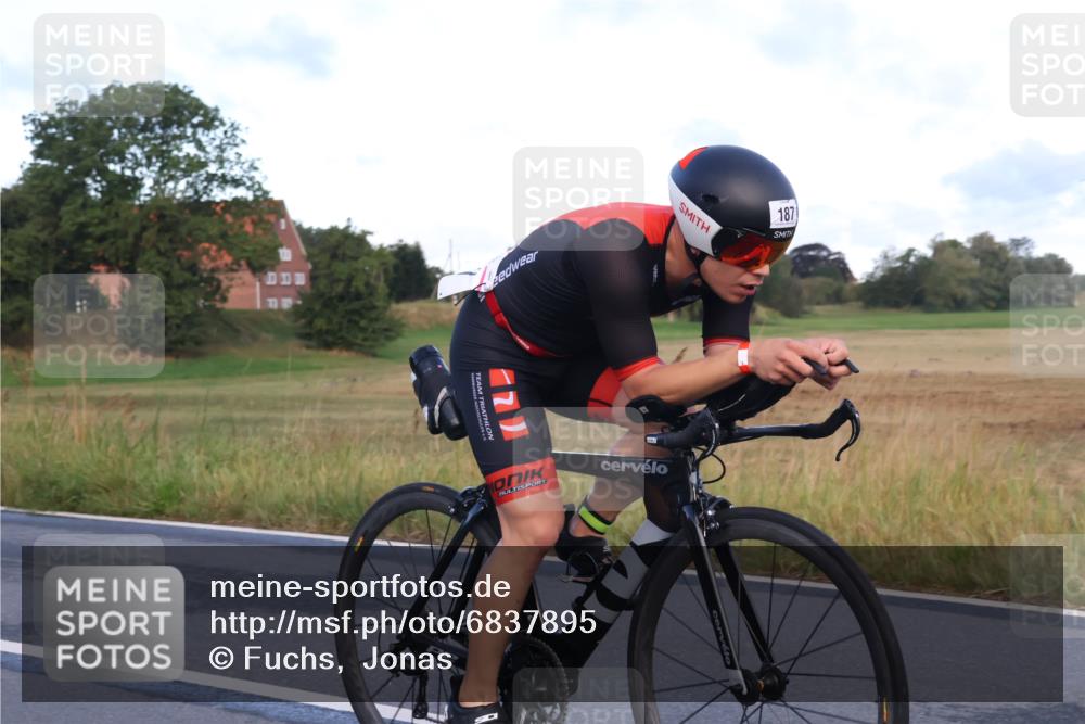 25.08.2024 - Elbe Triathlon Hamburg Fuchs,  Jonas http://msf.ph/oto/6837895 25.08.2024 08:51:43 Radfahren 180, 187 meine-sportfotos.de