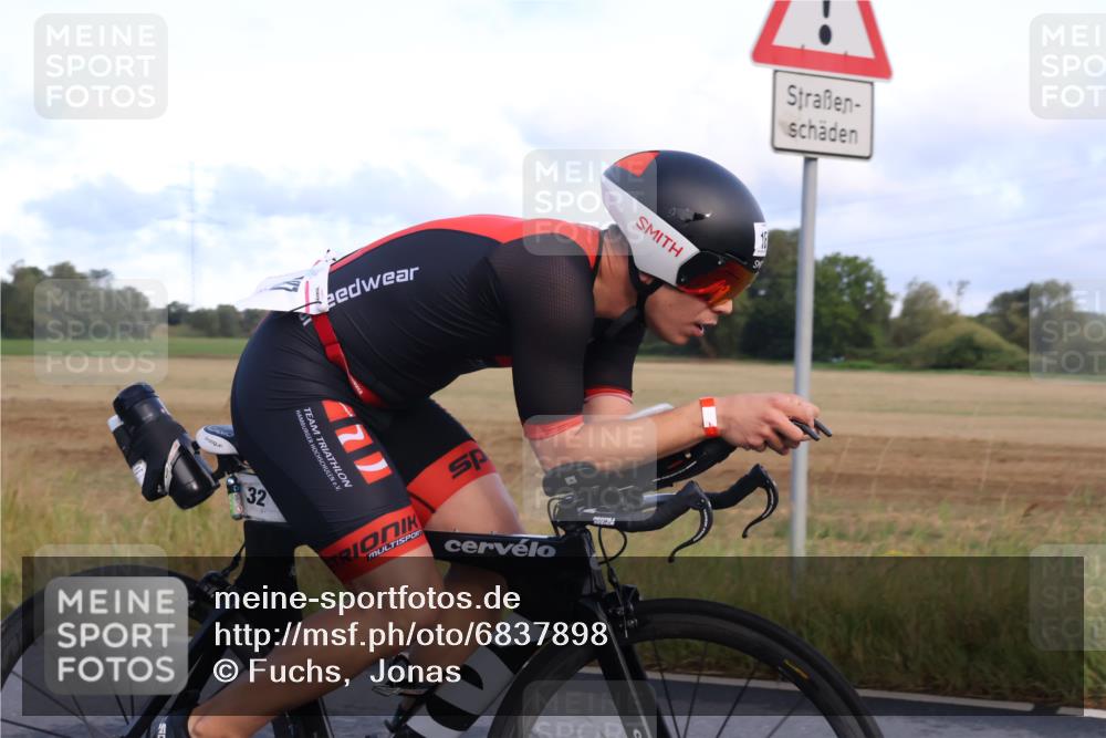 25.08.2024 - Elbe Triathlon Hamburg Fuchs,  Jonas http://msf.ph/oto/6837898 25.08.2024 08:51:43 Radfahren 180, 187 meine-sportfotos.de