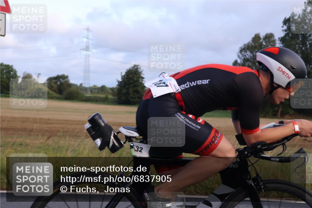 25.08.2024 - Elbe Triathlon Hamburg Fuchs,  Jonas http://msf.ph/oto/6837905 25.08.2024 08:51:43 Radfahren 180, 187 meine-sportfotos.de