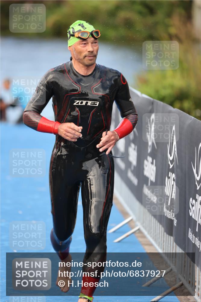 25.08.2024 - Elbe Triathlon Hamburg H.Heesch http://msf.ph/oto/6837927 25.08.2024 08:40:37 Schwimmen 62, 73, 107 meine-sportfotos.de