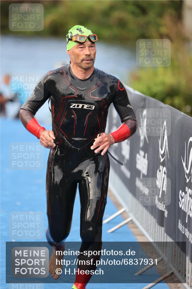 25.08.2024 - Elbe Triathlon Hamburg H.Heesch http://msf.ph/oto/6837931 25.08.2024 08:40:37 Schwimmen 62, 73, 107 meine-sportfotos.de