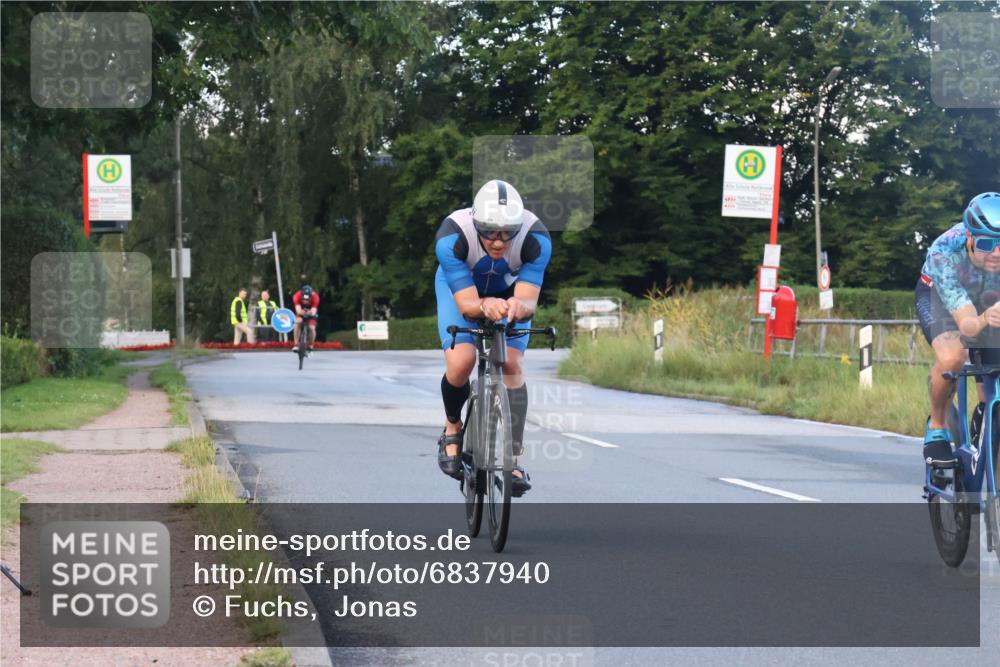 25.08.2024 - Elbe Triathlon Hamburg Fuchs,  Jonas http://msf.ph/oto/6837940 25.08.2024 08:52:39 Radfahren 71, 176, 79 meine-sportfotos.de