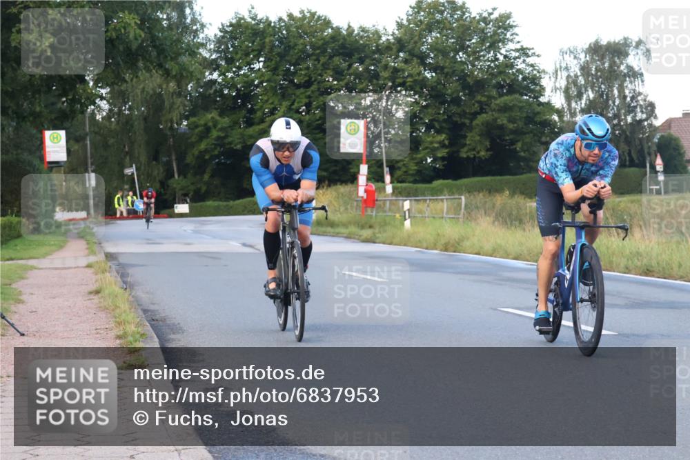 25.08.2024 - Elbe Triathlon Hamburg Fuchs,  Jonas http://msf.ph/oto/6837953 25.08.2024 08:52:39 Radfahren 71, 176, 79 meine-sportfotos.de