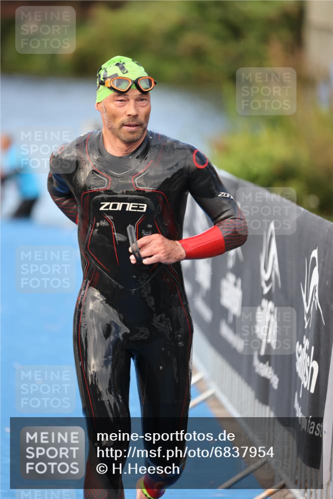 25.08.2024 - Elbe Triathlon Hamburg H.Heesch http://msf.ph/oto/6837954 25.08.2024 08:40:38 Schwimmen 62, 73, 107 meine-sportfotos.de