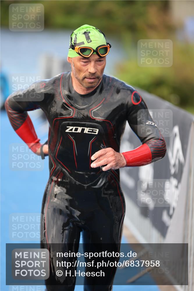 25.08.2024 - Elbe Triathlon Hamburg H.Heesch http://msf.ph/oto/6837958 25.08.2024 08:40:38 Schwimmen 62, 73, 107 meine-sportfotos.de
