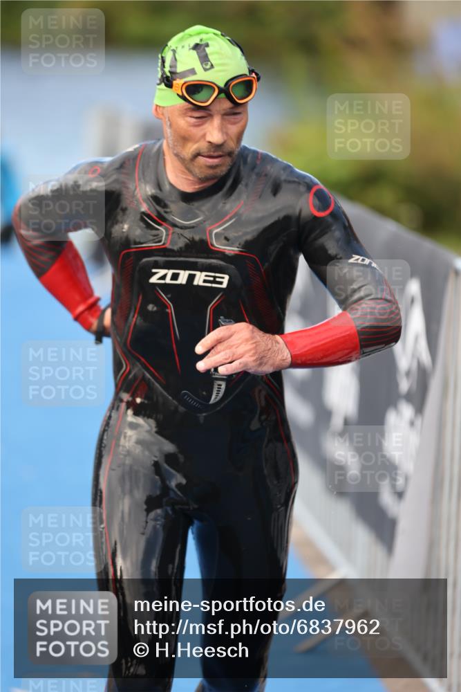 25.08.2024 - Elbe Triathlon Hamburg H.Heesch http://msf.ph/oto/6837962 25.08.2024 08:40:38 Schwimmen 62, 73, 107 meine-sportfotos.de