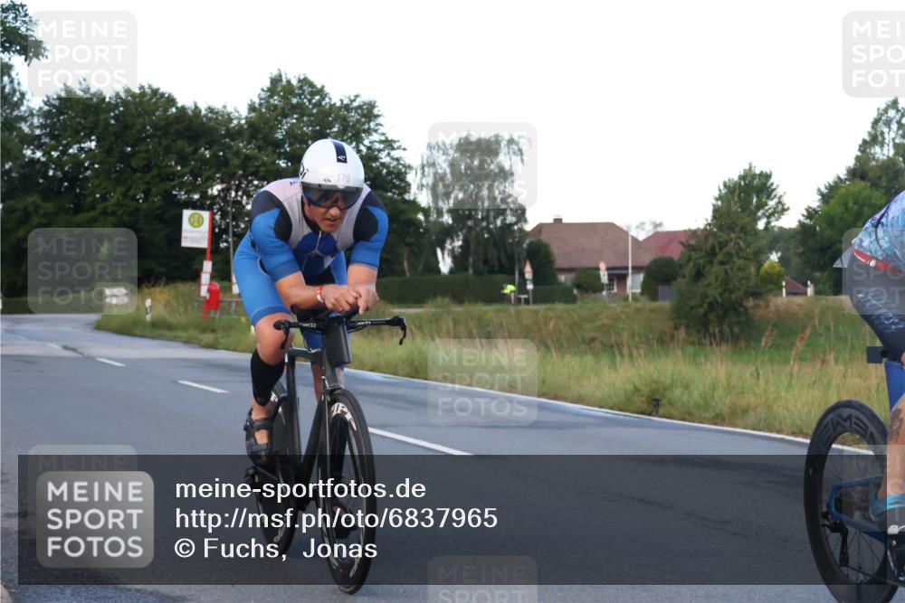 25.08.2024 - Elbe Triathlon Hamburg Fuchs,  Jonas http://msf.ph/oto/6837965 25.08.2024 08:52:40 Radfahren 71, 176, 79 meine-sportfotos.de