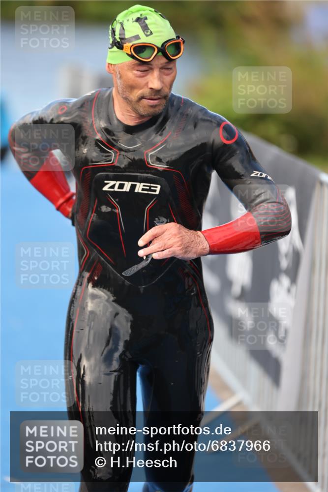 25.08.2024 - Elbe Triathlon Hamburg H.Heesch http://msf.ph/oto/6837966 25.08.2024 08:40:38 Schwimmen 62, 73, 107 meine-sportfotos.de