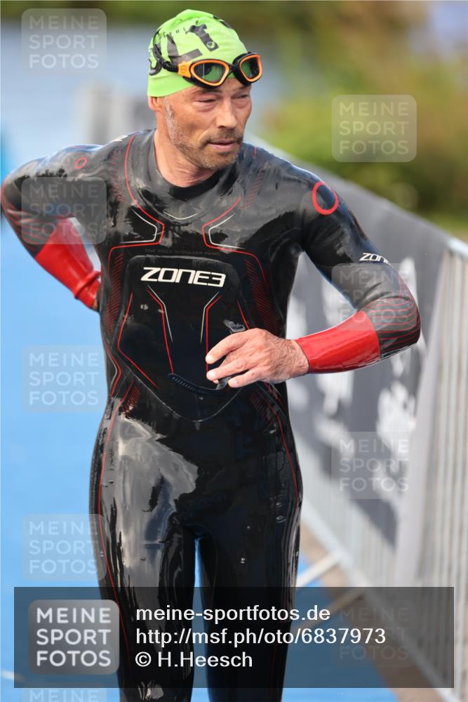 25.08.2024 - Elbe Triathlon Hamburg H.Heesch http://msf.ph/oto/6837973 25.08.2024 08:40:38 Schwimmen 62, 73, 107 meine-sportfotos.de
