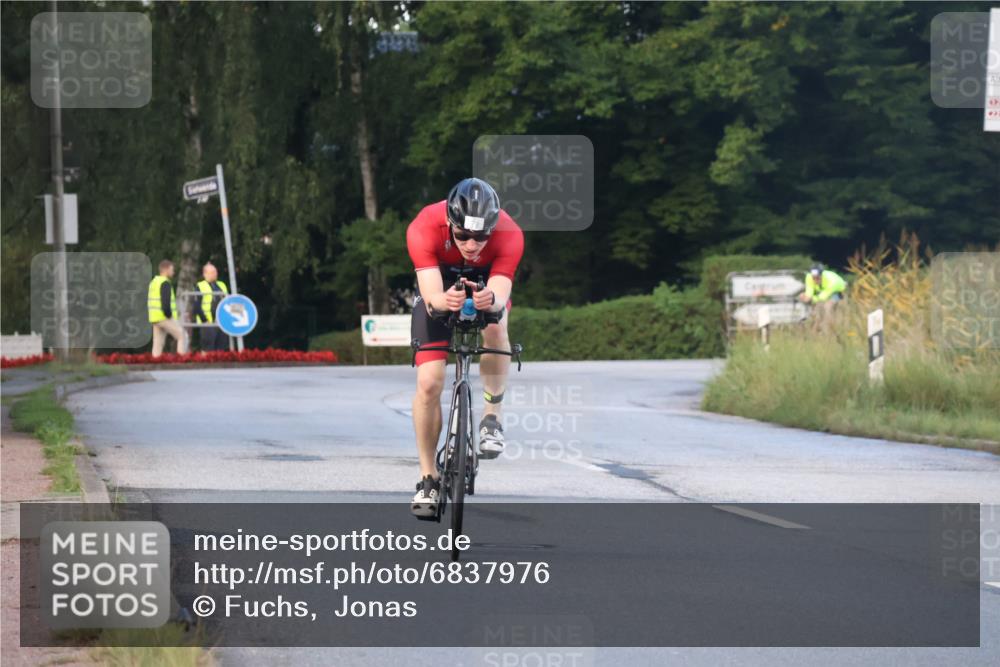 25.08.2024 - Elbe Triathlon Hamburg Fuchs,  Jonas http://msf.ph/oto/6837976 25.08.2024 08:52:43 Radfahren 71, 176, 79 meine-sportfotos.de