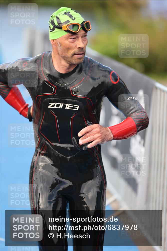 25.08.2024 - Elbe Triathlon Hamburg H.Heesch http://msf.ph/oto/6837978 25.08.2024 08:40:38 Schwimmen 62, 73, 107 meine-sportfotos.de